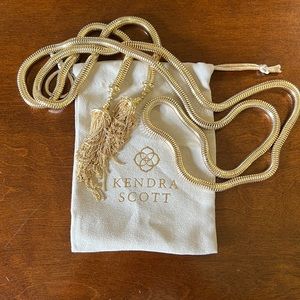 Kendra Scott necklace